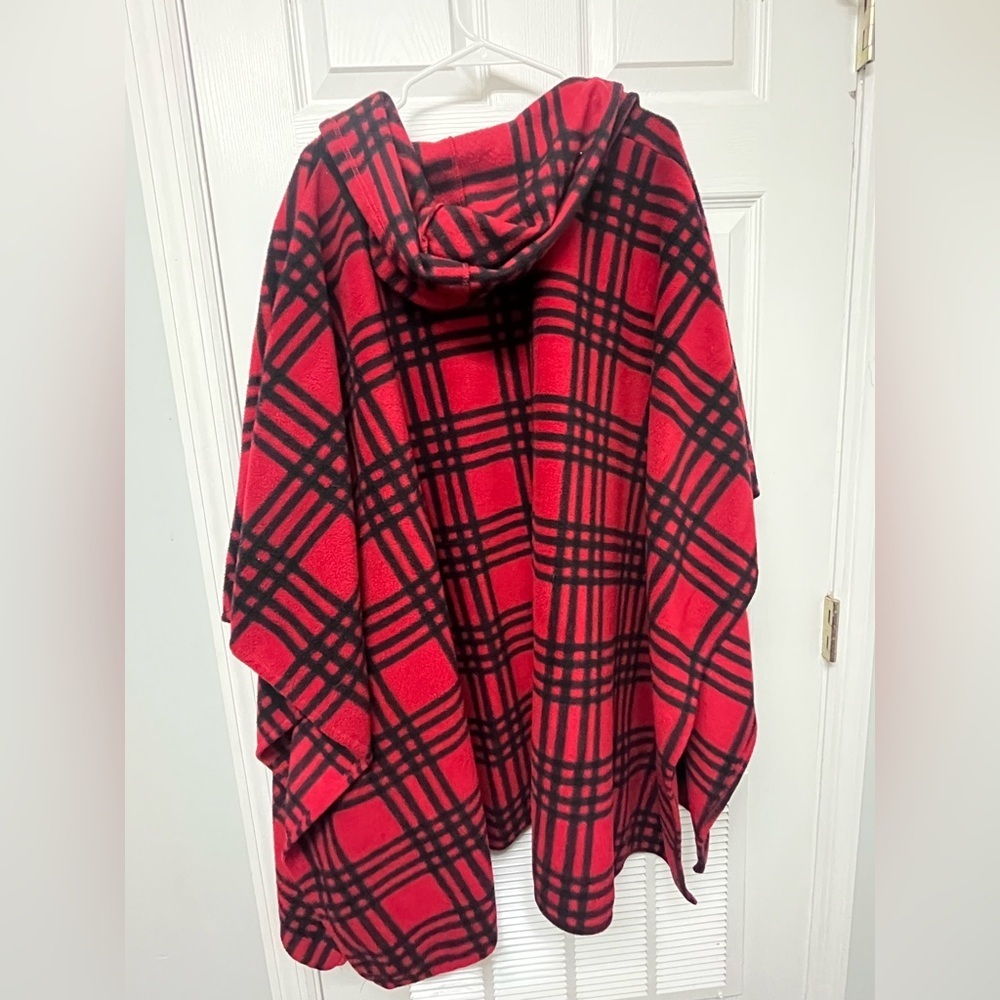 Moda Red and Black Plaid Poncho with Hood and Pockets - Picture 8 of 9